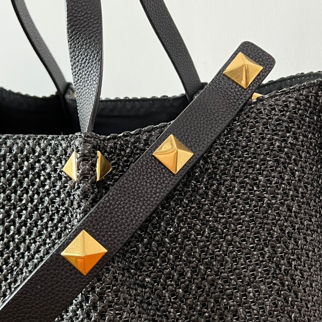 Valentino Spring and Summer 35 Shopper Schwarz Raffia 552573