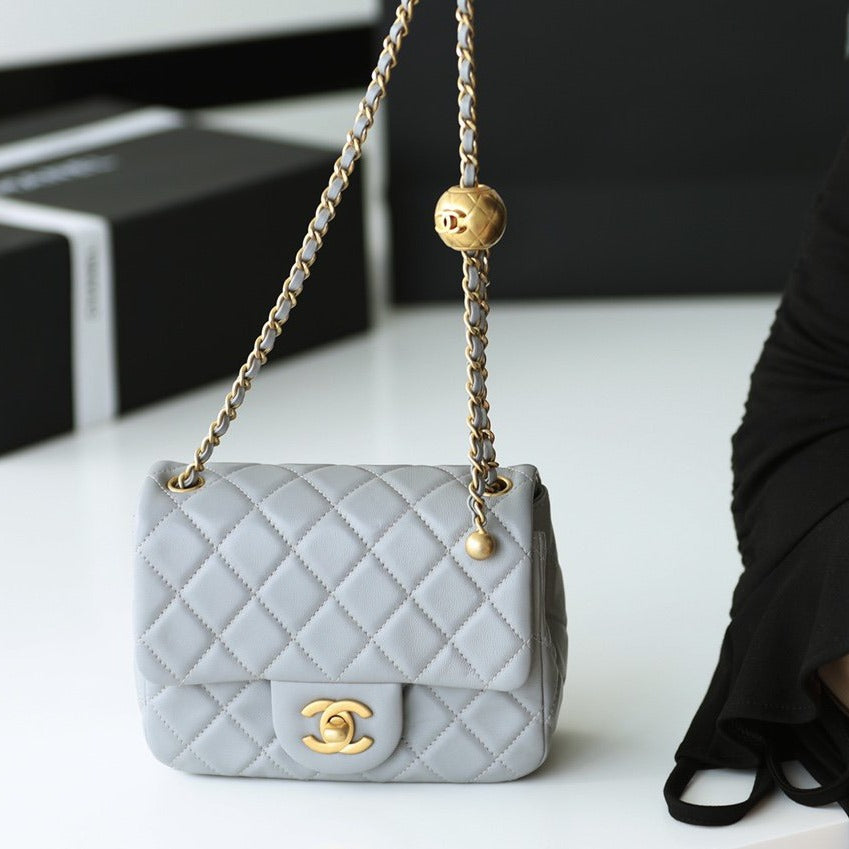 Designer Flap Bag gold – front view