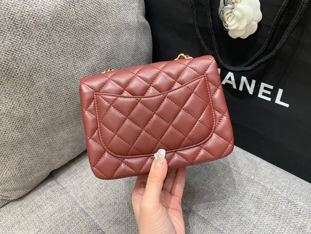 MINI SQUARE FLAP BAG 17CM BURGUNDY LAMBSKIN GOLD HARDWARE - Produktbild 2