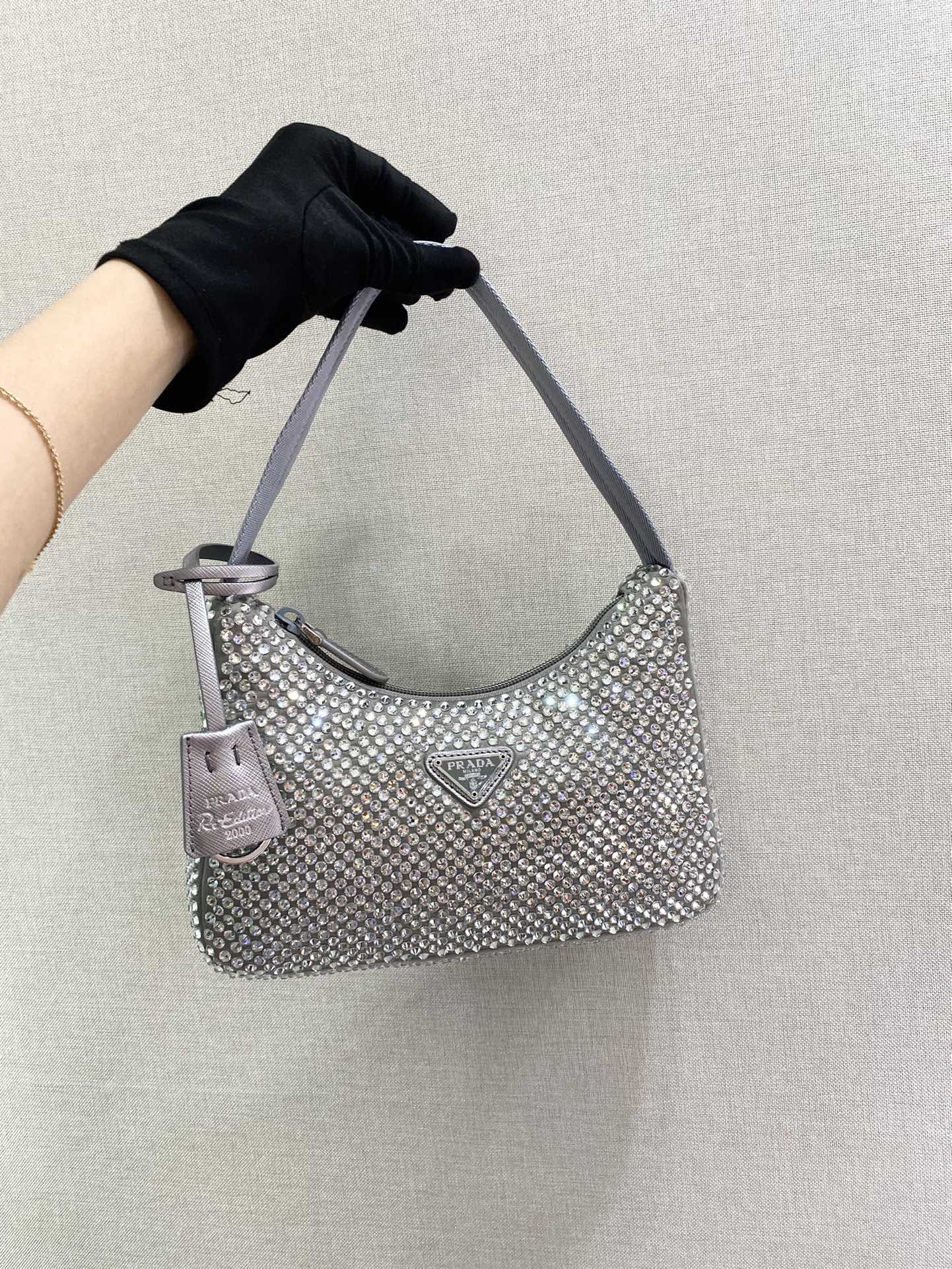 GLITZERNDE HOBO-TASCHE 23 IN SILBERNEM NYLON VOLLSTÄNDIG MIT KRISTALLEN BESETZT