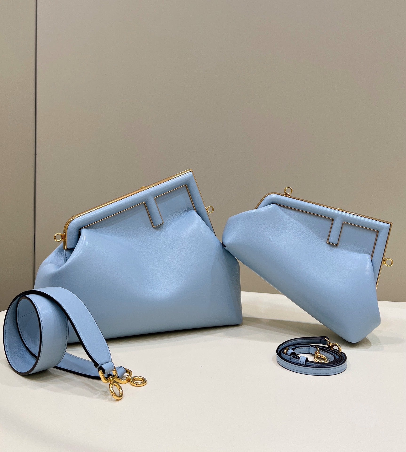 FENDI FIRST SMALL 32 IN HELLBLAU NAPPALEDER TASCHE GOLD-HARDWARE