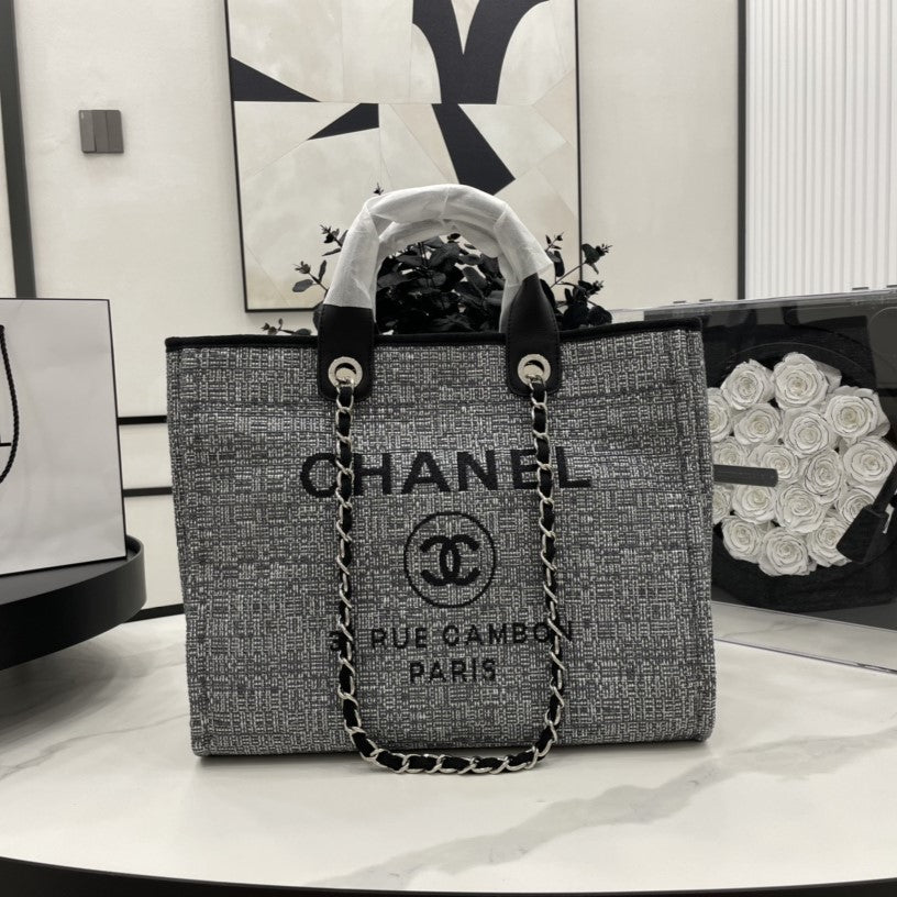 Louis Vuitton Deauville black bag – front view