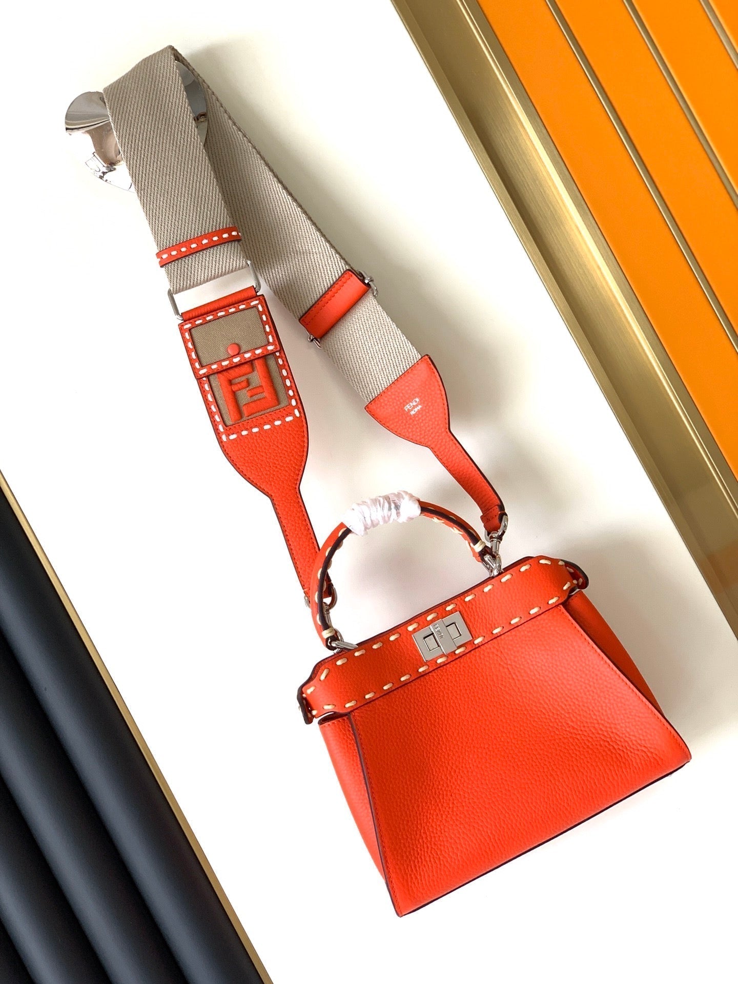 Peekaboo Mini Selleria Bag 23cm rotes Leder shw mit 220 handgenähten Stichen