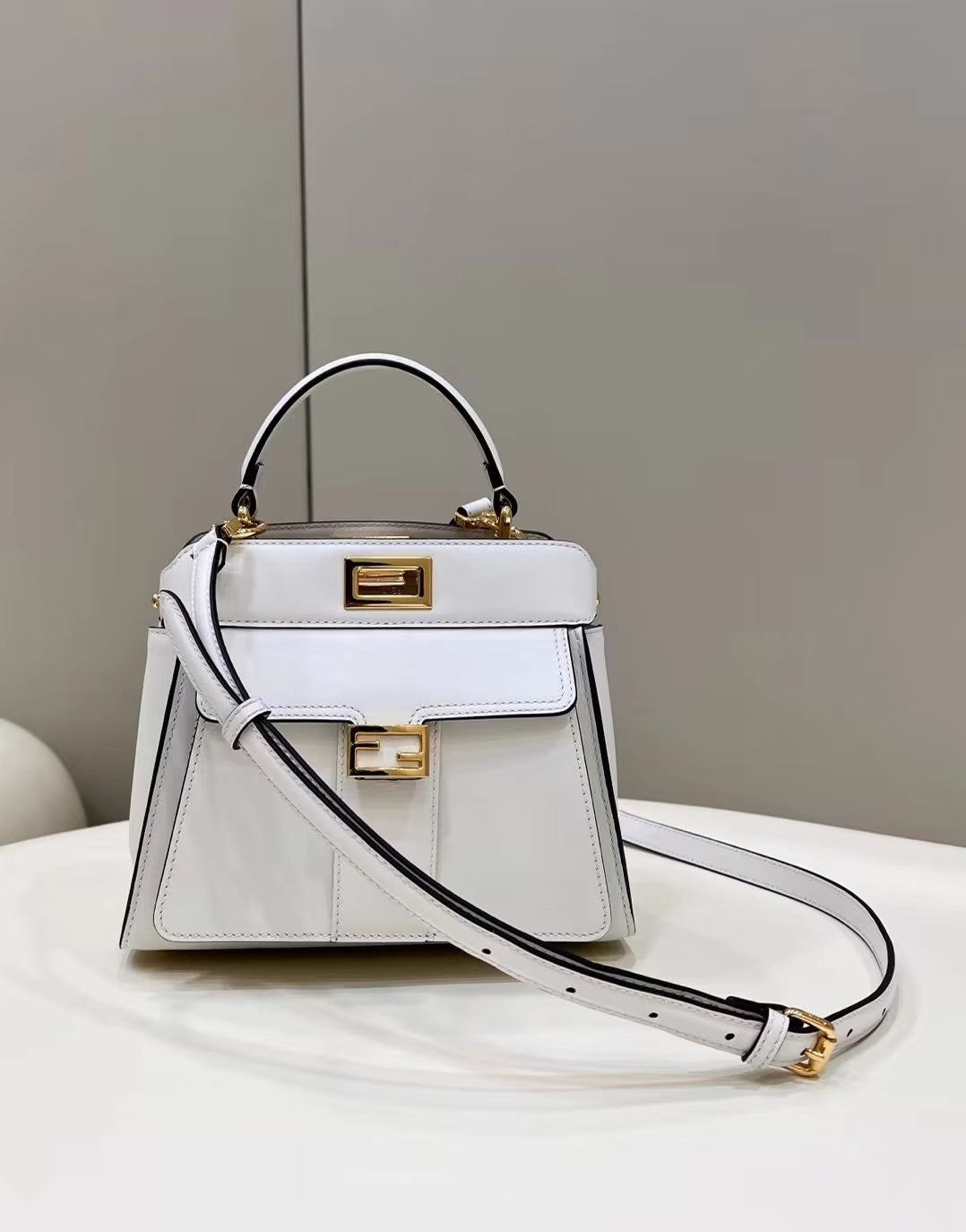 FENDI PEEKABOO MINI 23 TASCHE IN WEISS KALBSLEDER MIT GOLD-HARDWARE