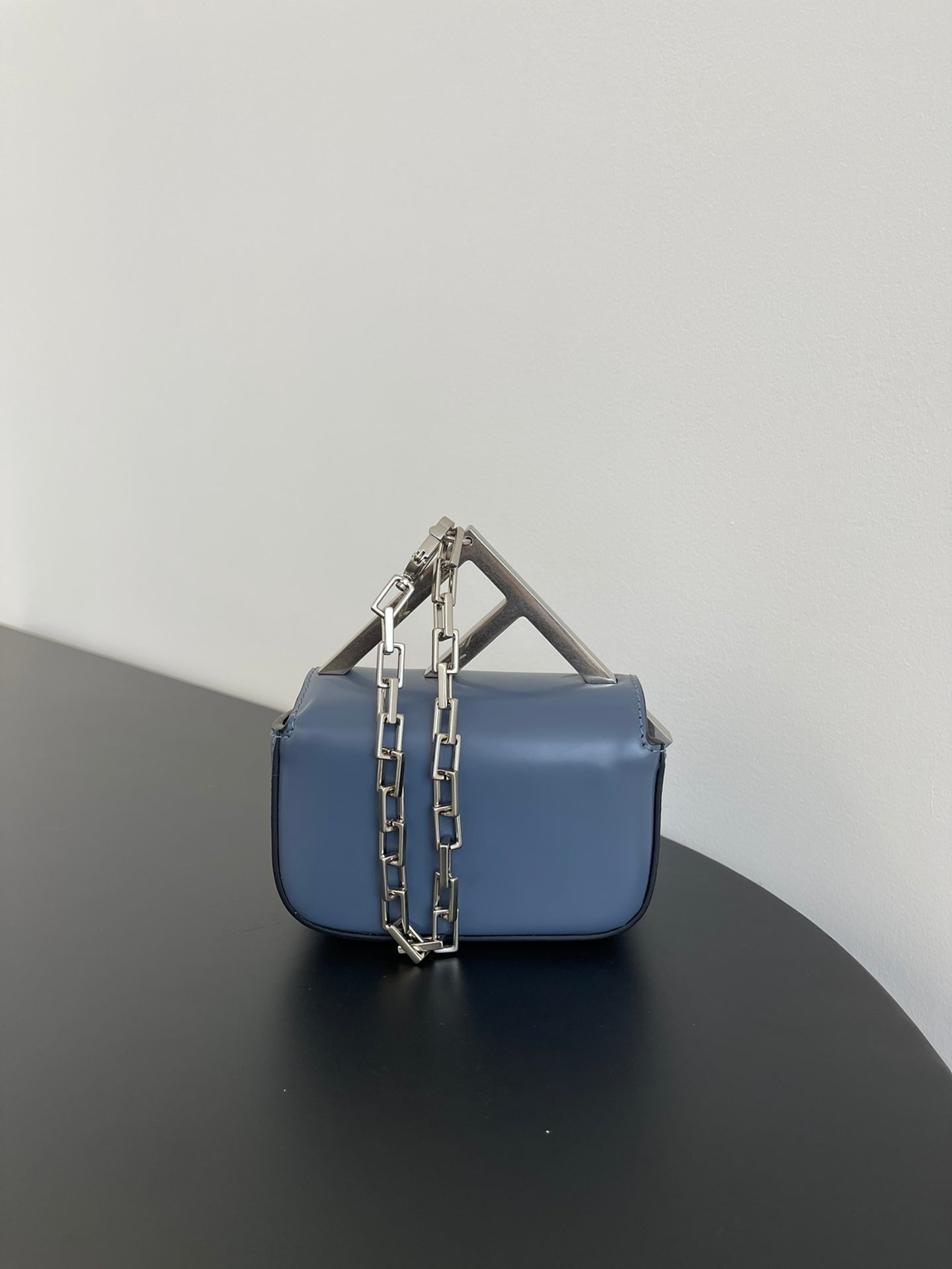 FENDI MINI FIRST SIGHT 13 BAG IN TAUBENBLAU KALBSLEDER MIT SILBER-HARDWARE