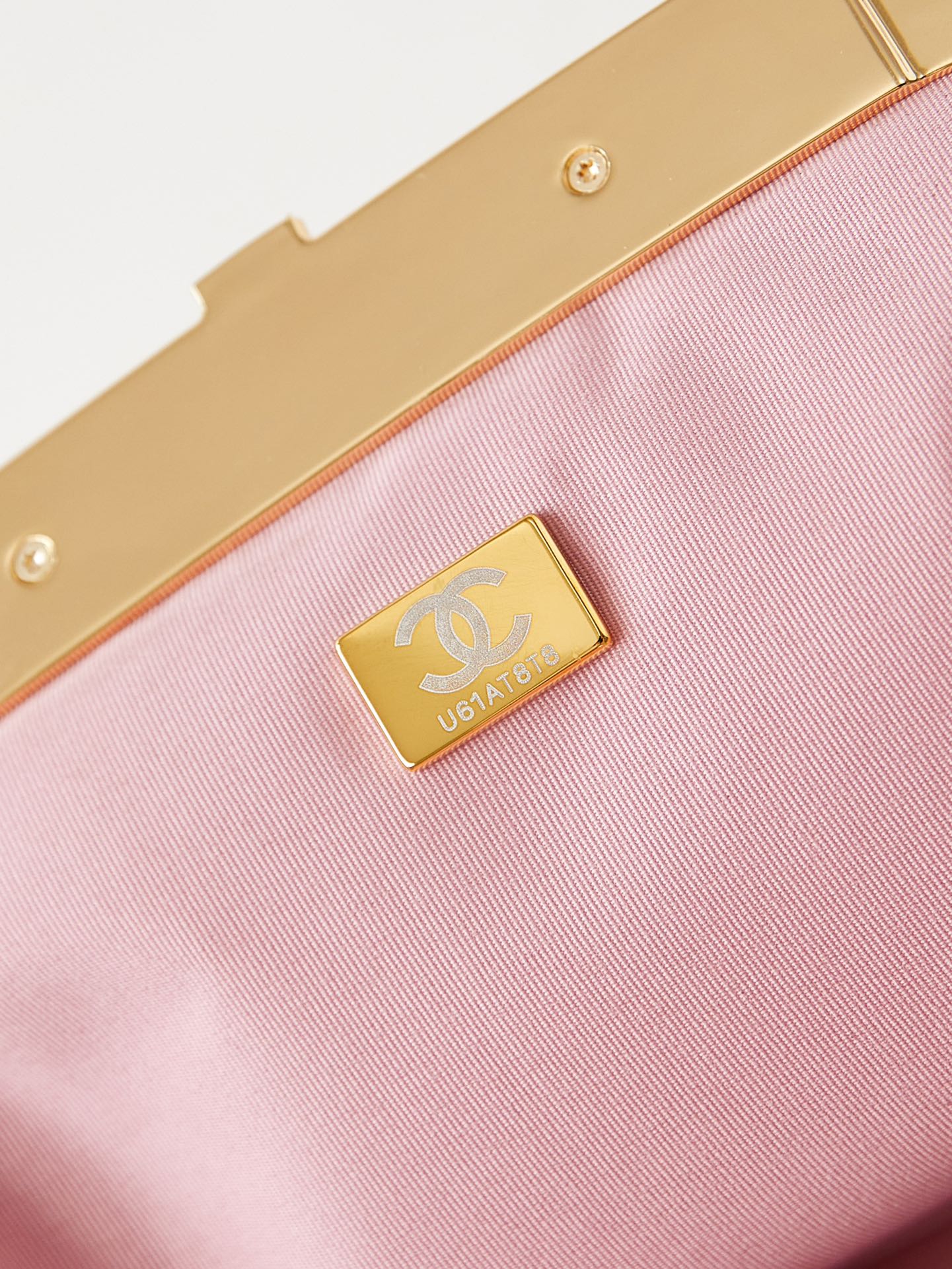 24a clutch 24cm hellrosa Lammleder Gold-Hardware