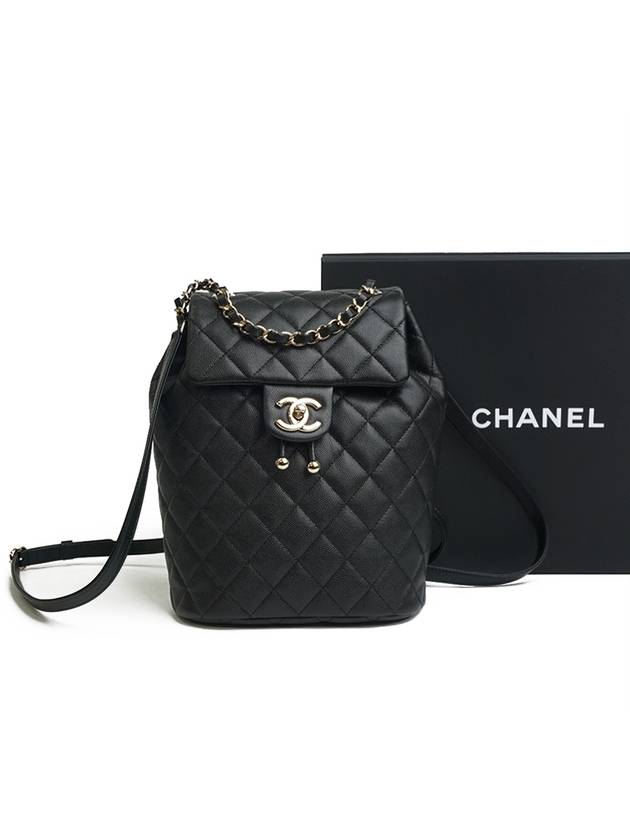 Rucksack aus genarbtem, glänzendem Kalbsleder mit goldfarbener Hardware, Schwarz, Chanel