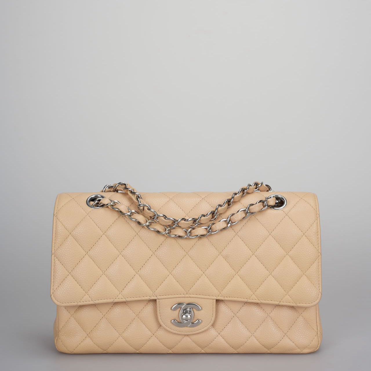 Chanel Beige Gestepptes Caviar-Leder Timeless Double Flap Tasche Medium