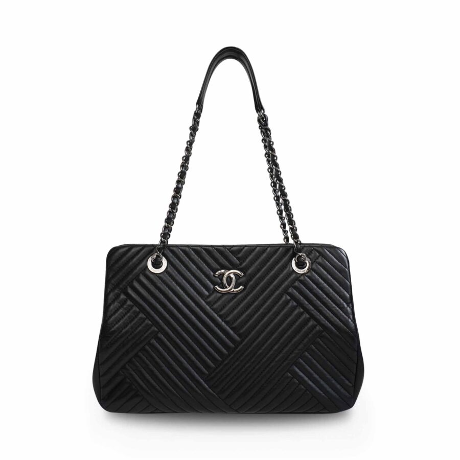 Chanel Tote bag – front view