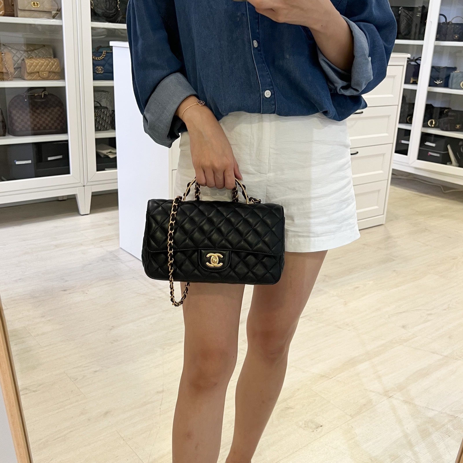 Chanel 23K Small Flap mit Henkel in Schwarzem Lammleder und AGHW (Model: ) Handtasche