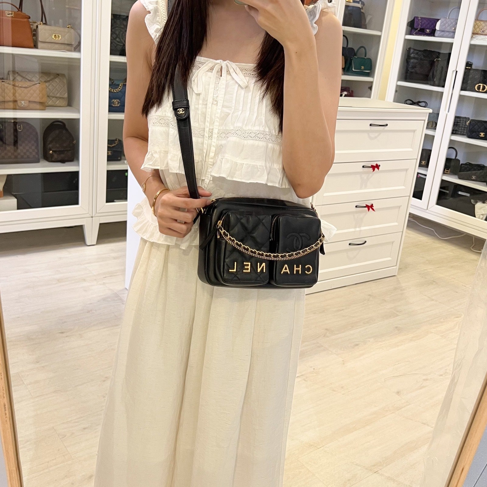 Chanel 22C Seasonal Camera Bag in Schwarz Kalbsleder und AGHW (Model: )