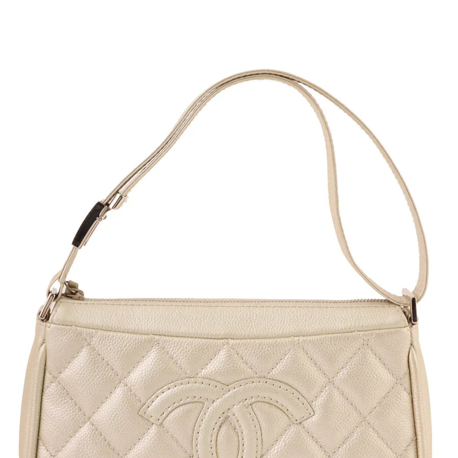 Chanel Shoulder Bag gold – front view