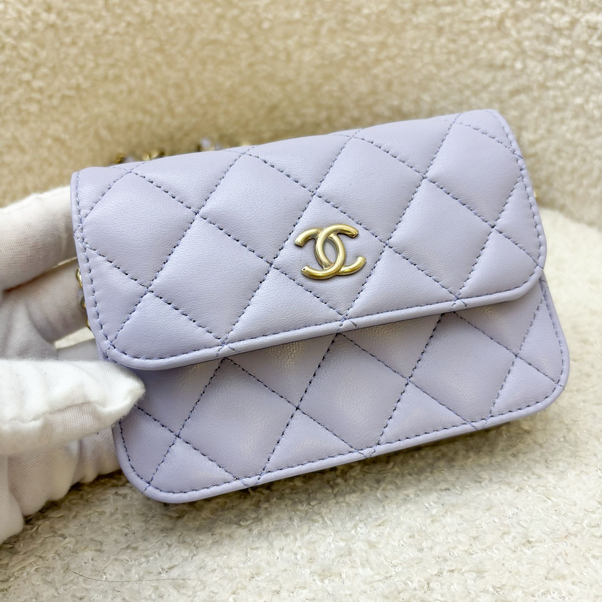 Chanel 21K Ribbon Micro Klapptasche in Lilac Lambskin und AGHW