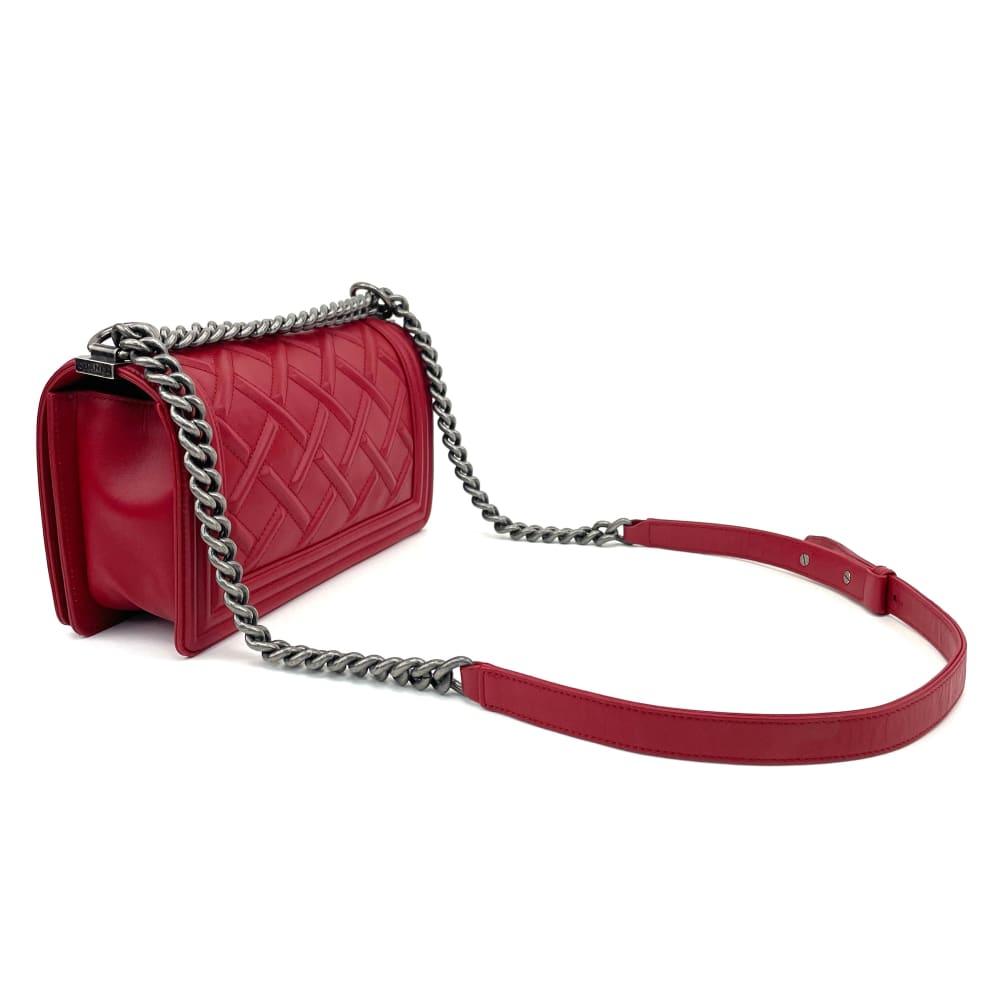 CHANEL - Quilted Embossed Medium Boy Bag - Rot - OUTLET ITEM FINAL SALE