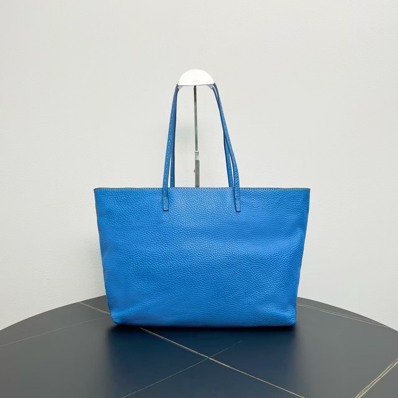 Fendi Geprägter Shopper Blau